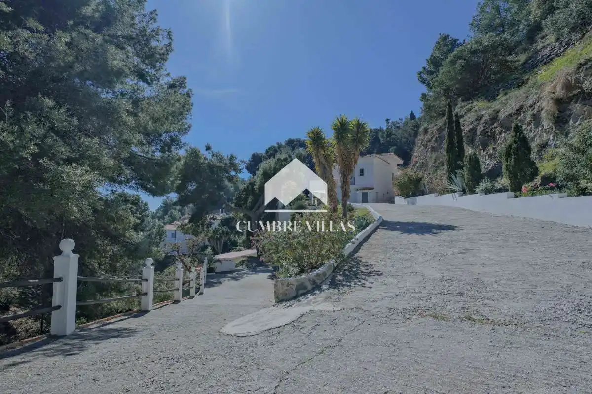 Vista exterior de Casa o xalet en venda en Almuñécar amb Calefacció, Jardí privat i Terrassa
