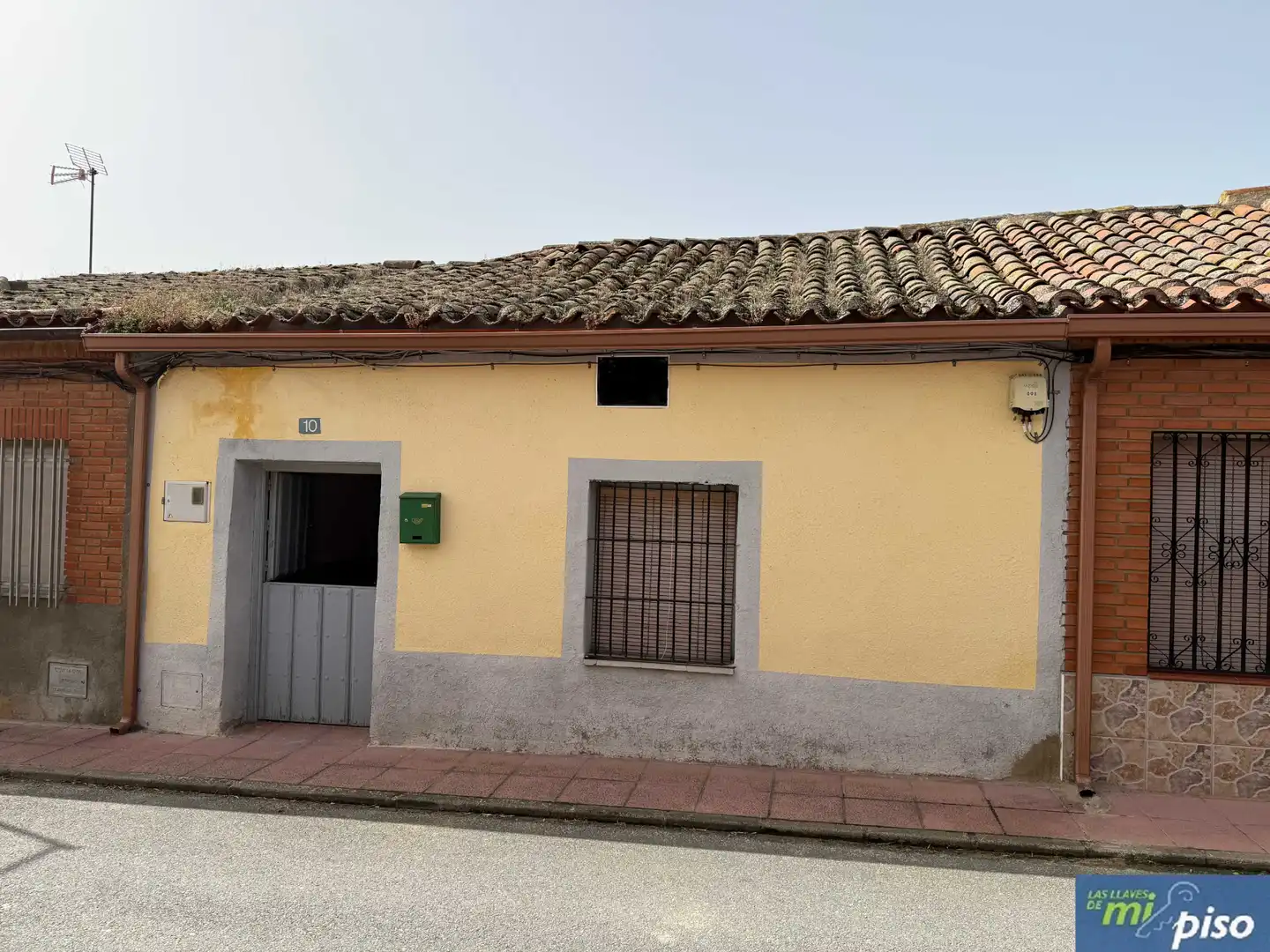 Außenansicht von Haus oder Chalet zum Verkauf in Fresno el Viejo mit Privatgarten, Terrasse und Abstellraum
