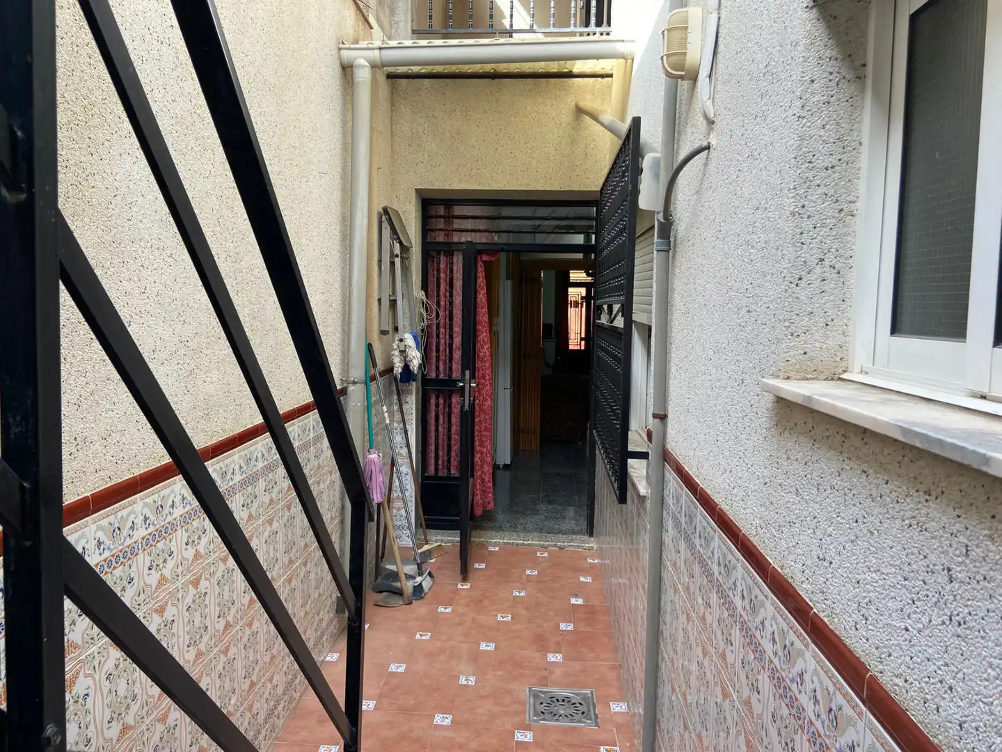 Einfamilien-Reihenhaus zum Verkauf in Alcantarilla mit Klimaanlage, Terrasse und Möbliert