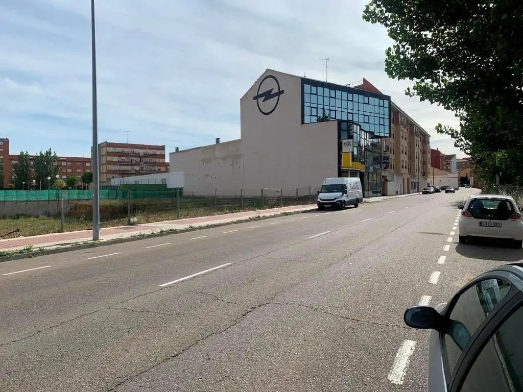 Residential land for sale in Calle Miguel Delibes, imagen 2