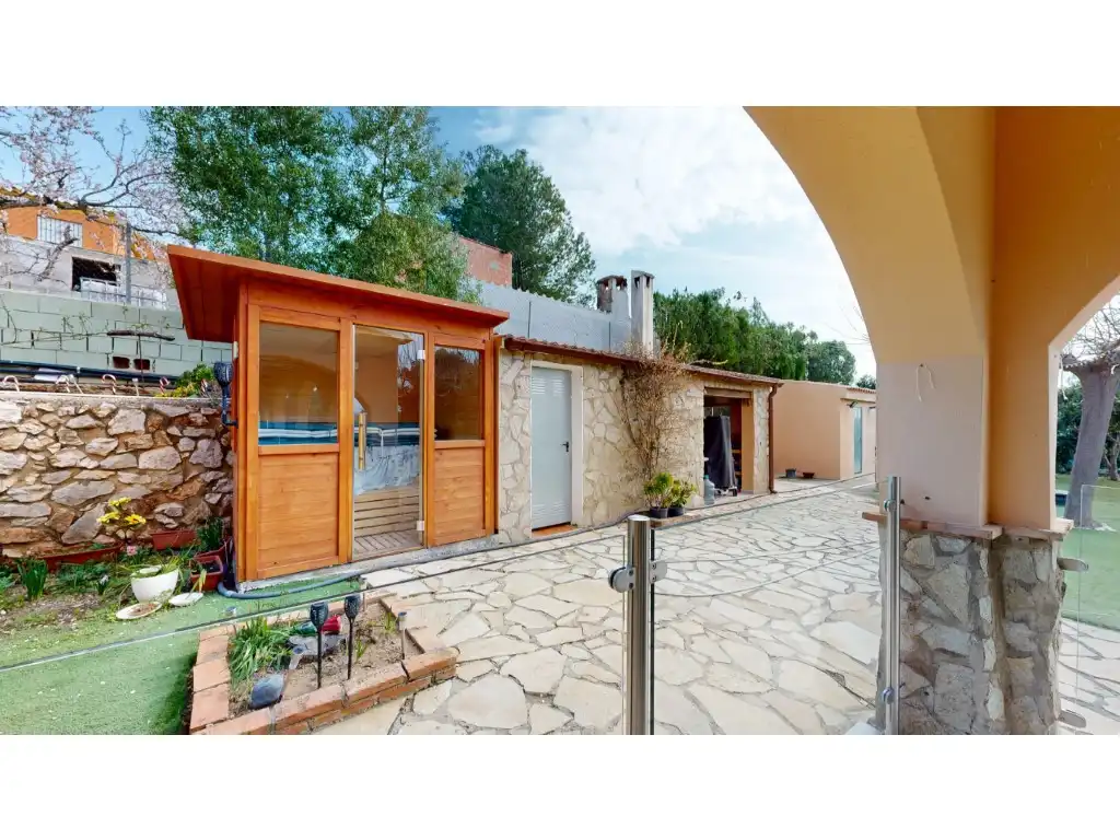Vista exterior de Casa o xalet en venda en Vilafamés amb Terrassa, Piscina i Balcó