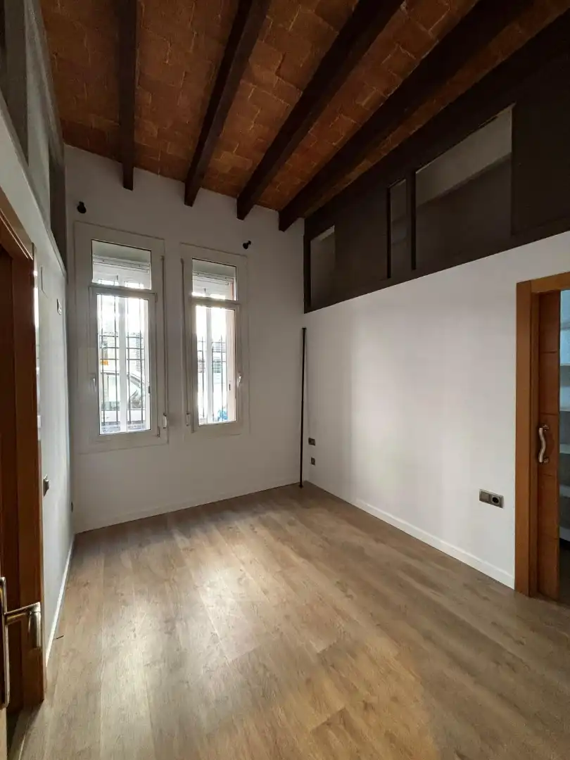 Schlafzimmer von Erdgeschoss zum Verkauf in Badalona mit Klimaanlage, Heizung und Parkett