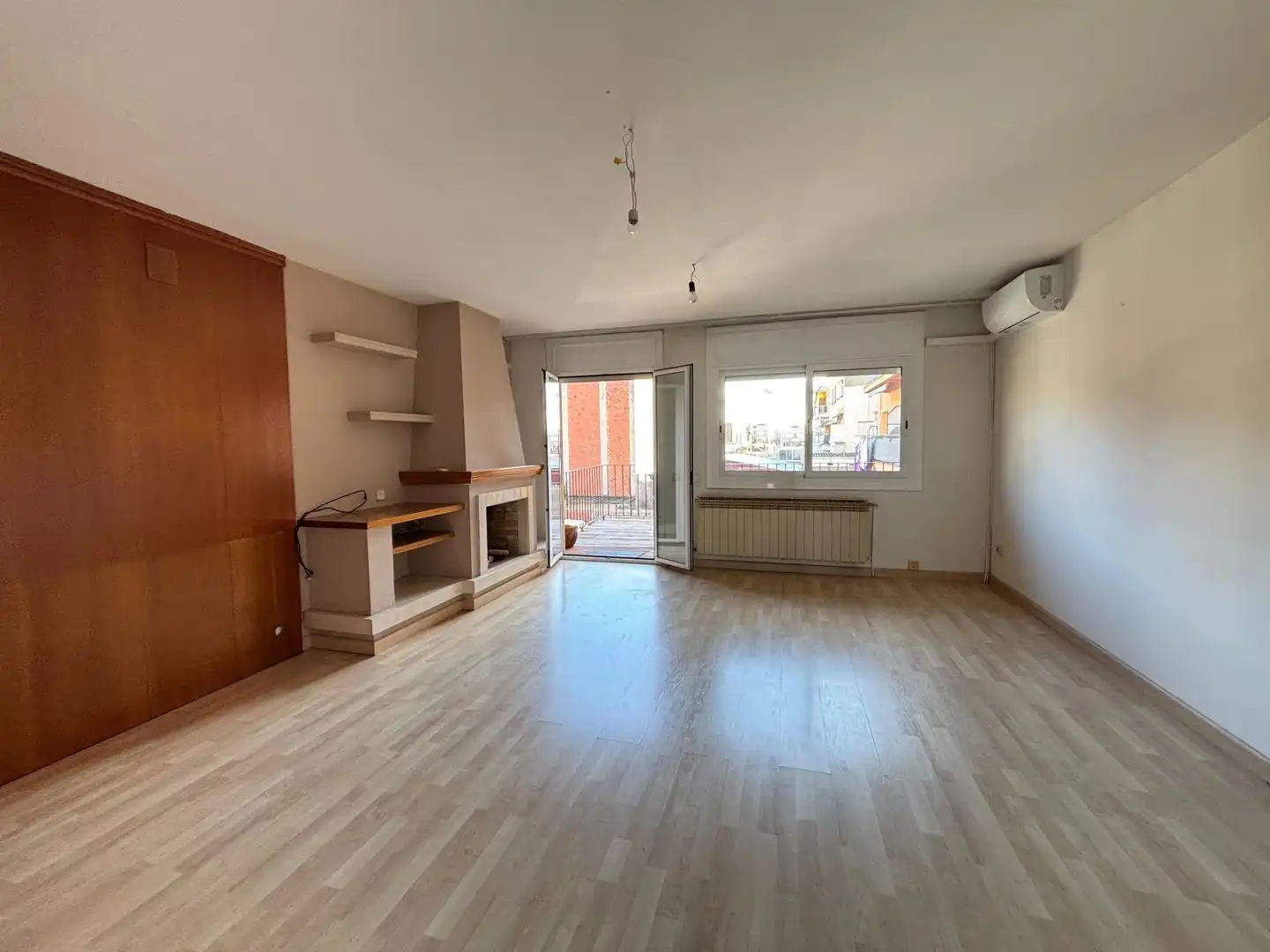 Sala d'estar de Casa adosada en venda en Granollers amb Aire condicionat, Calefacció i Jardí privat