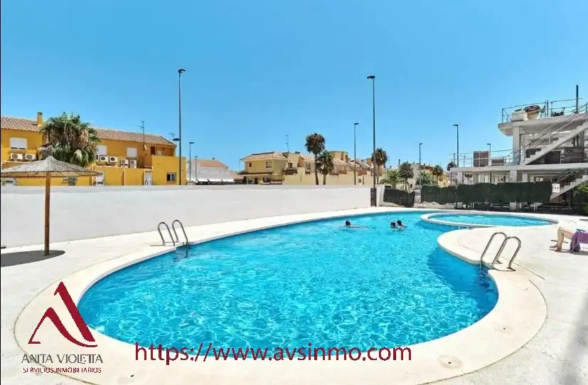 Piscina de Casa o chalet de alquiler en San Pedro del Pinatar con Aire acondicionado, Jardín privado y Amueblado