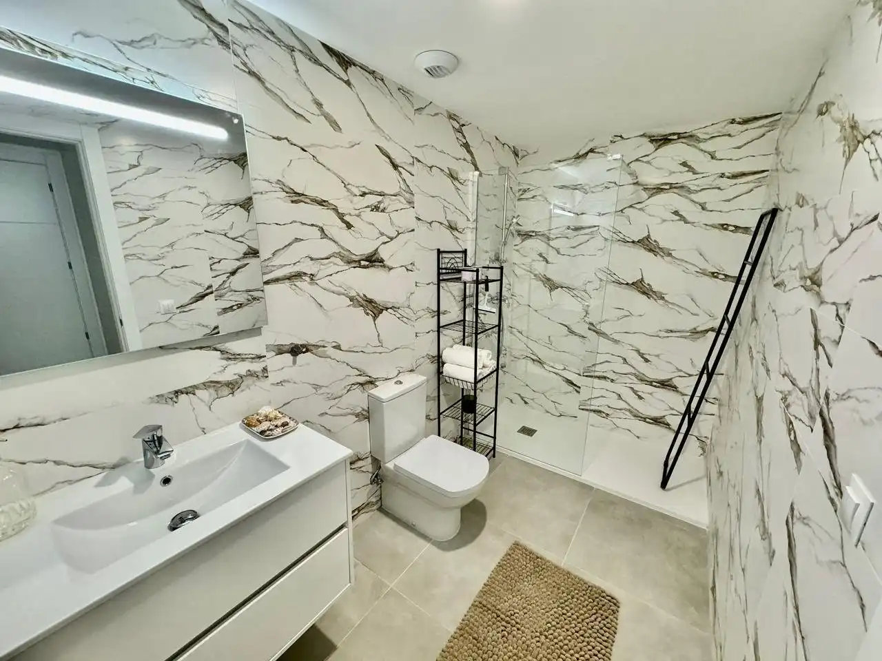 Bany de Apartament en venda en Orihuela amb Calefacció, Piscina i Moblat