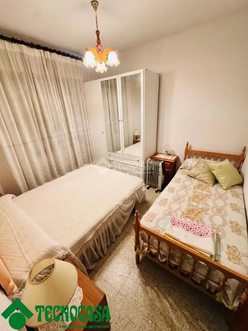Habitación de Casa adosada en venta en Los Navalmorales con Aire acondicionado y Terraza