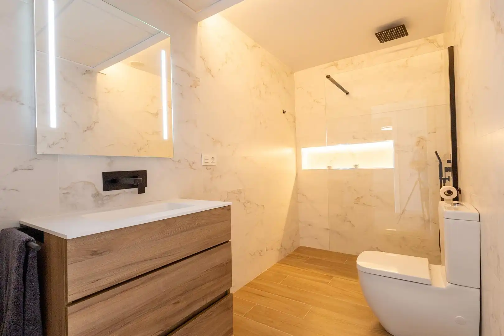 Badezimmer von Wohnung zum Verkauf in Orihuela mit Balkon