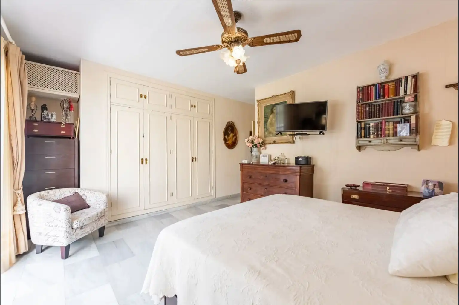 Habitación de Casa adosada en venta en Estepona con Aire acondicionado, Terraza y Amueblado