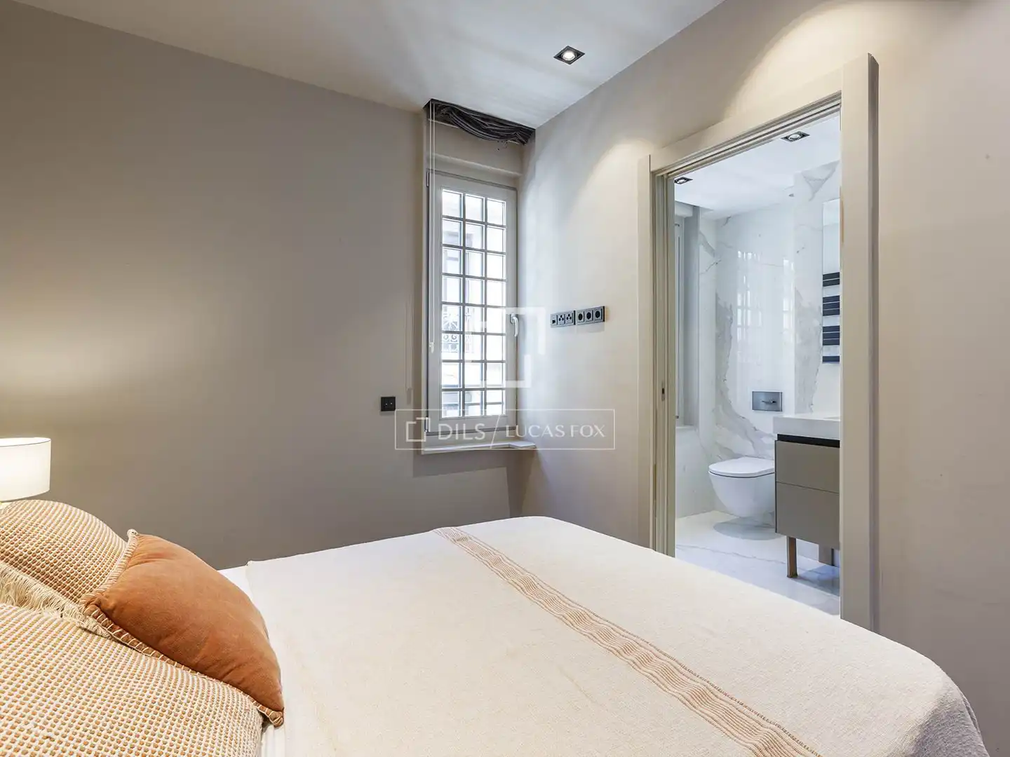 Bedroom of Flat for sale in Barcelona  with Air Conditioner, Heating and Parquet flooring