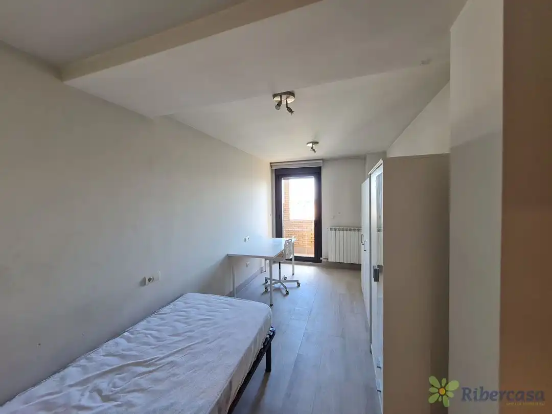 Habitación de Ático en venta en Tudela con Calefacción, Terraza y Balcón