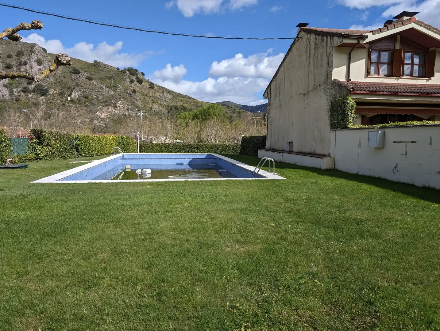 Piscina de Casa o xalet en venda en Ezcaray amb Calefacció, Jardí privat i Terrassa