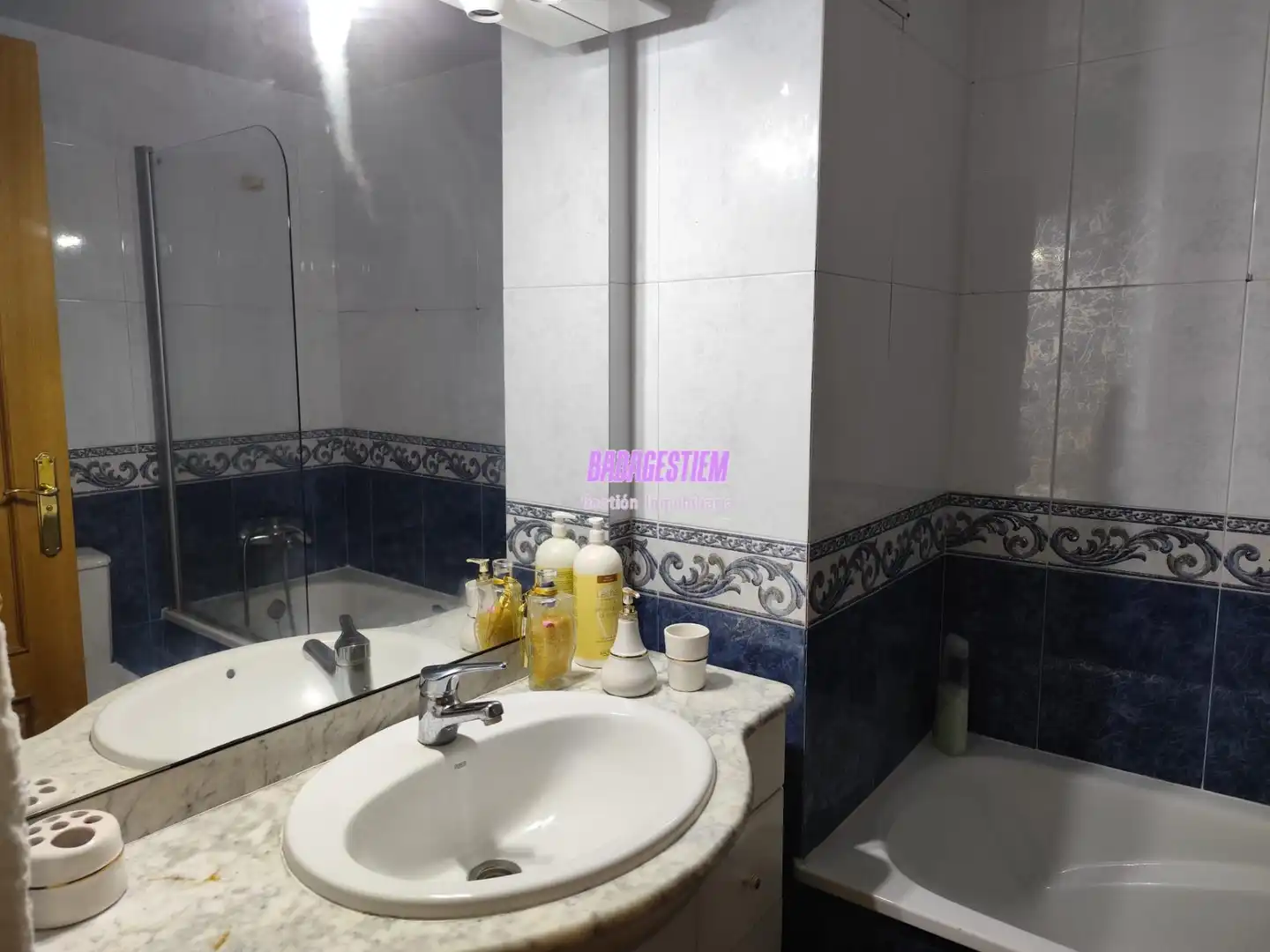 Badezimmer von Wohnung zum Verkauf in Santa Coloma de Gramenet mit Heizung, Terrasse und Balkon