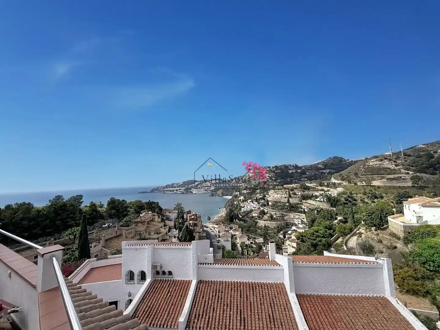 Vista exterior de Casa o xalet en venda en Almuñécar amb Aire condicionat, Piscina i Balcó