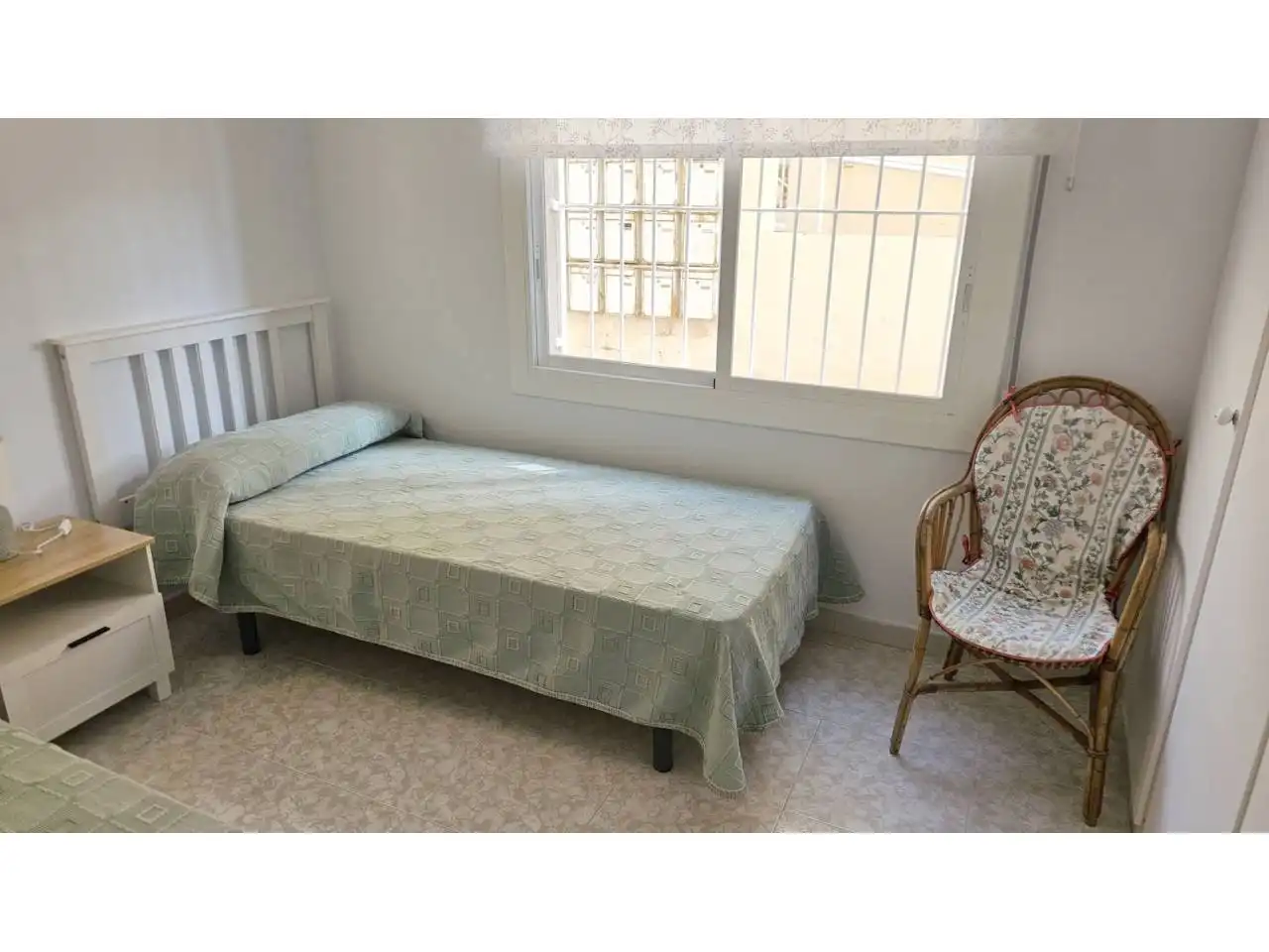 Habitación de Piso de alquiler en Vilanova i la Geltrú con Jardín privado, Terraza y Amueblado