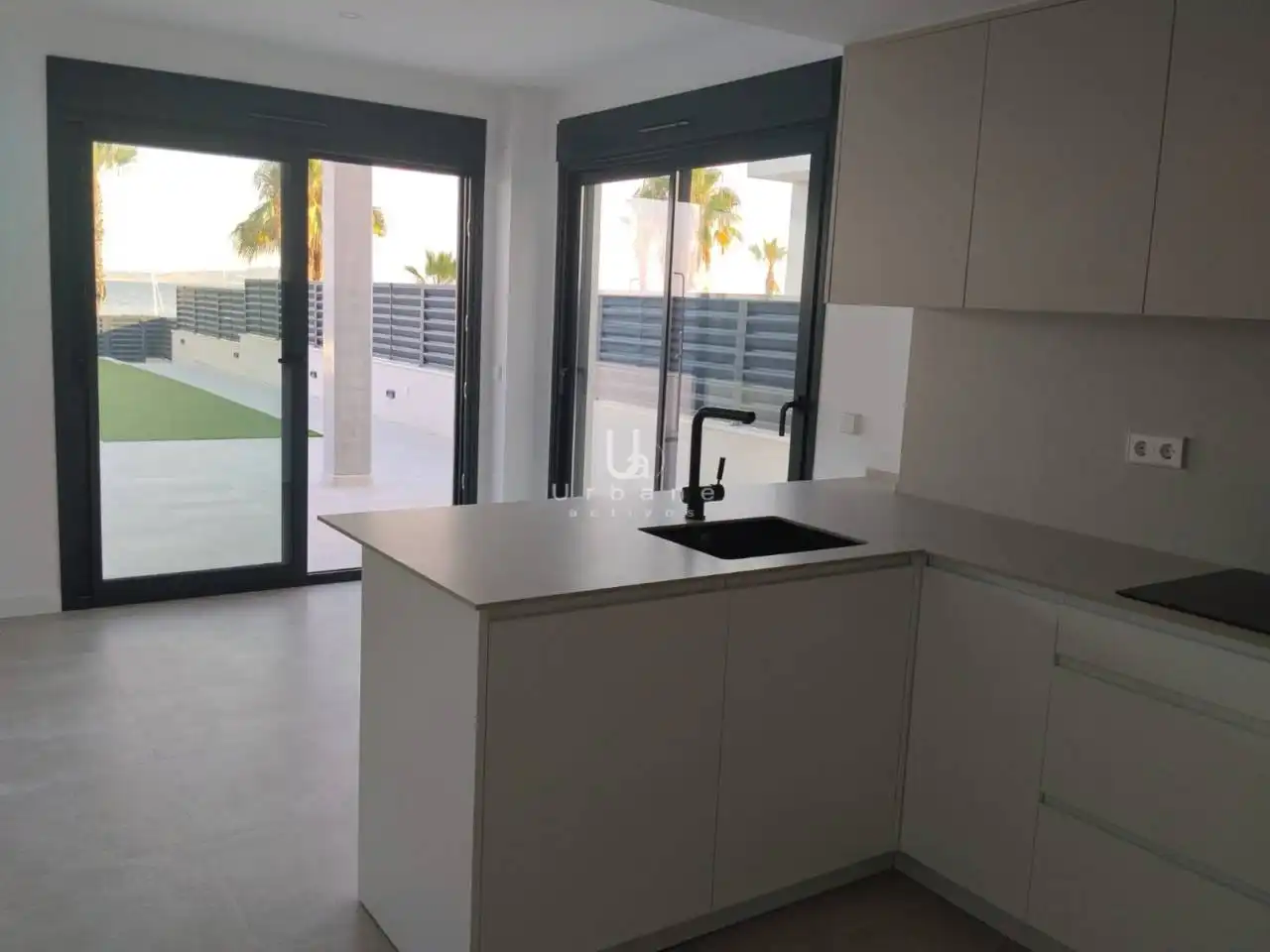 Cocina de Casa o chalet en venta en Los Alcázares con Aire acondicionado, Calefacción y Jardín privado
