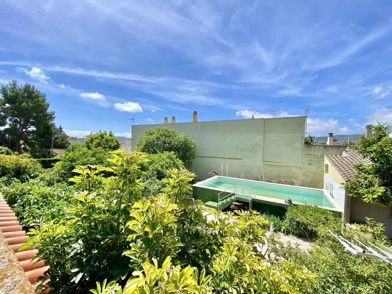 Schwimmbecken von Haus oder Chalet zum Verkauf in  Palma de Mallorca mit Privatgarten, Terrasse und Abstellraum