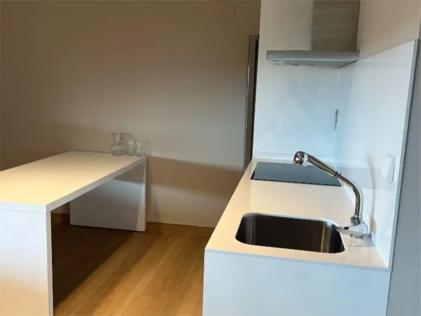 Cuina de Pis de lloguer en Madrid amb Aire condicionat, Jardí privat i Traster