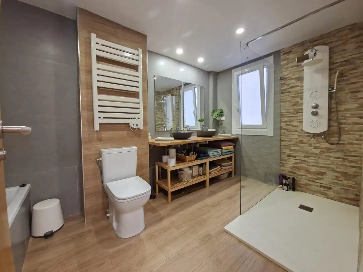Baño de Piso en venta en Vilagarcía de Arousa con Terraza, Amueblado y Balcón