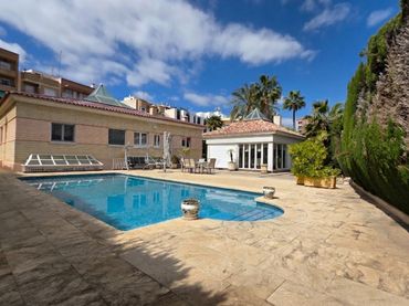 Villa avec piscine à vendre à Calle MANUEL MACIA JUAN