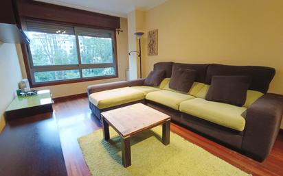 Sala d'estar de Apartament en venda en Pontevedra Capital  amb Calefacció, Parquet i Traster