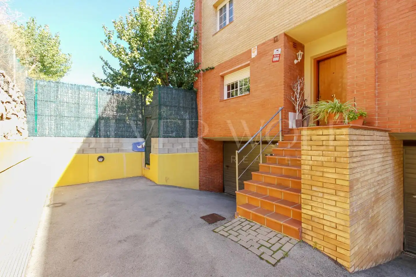 Außenansicht von Einfamilien-Reihenhaus zum Verkauf in Viladecans mit Heizung, Privatgarten und Terrasse