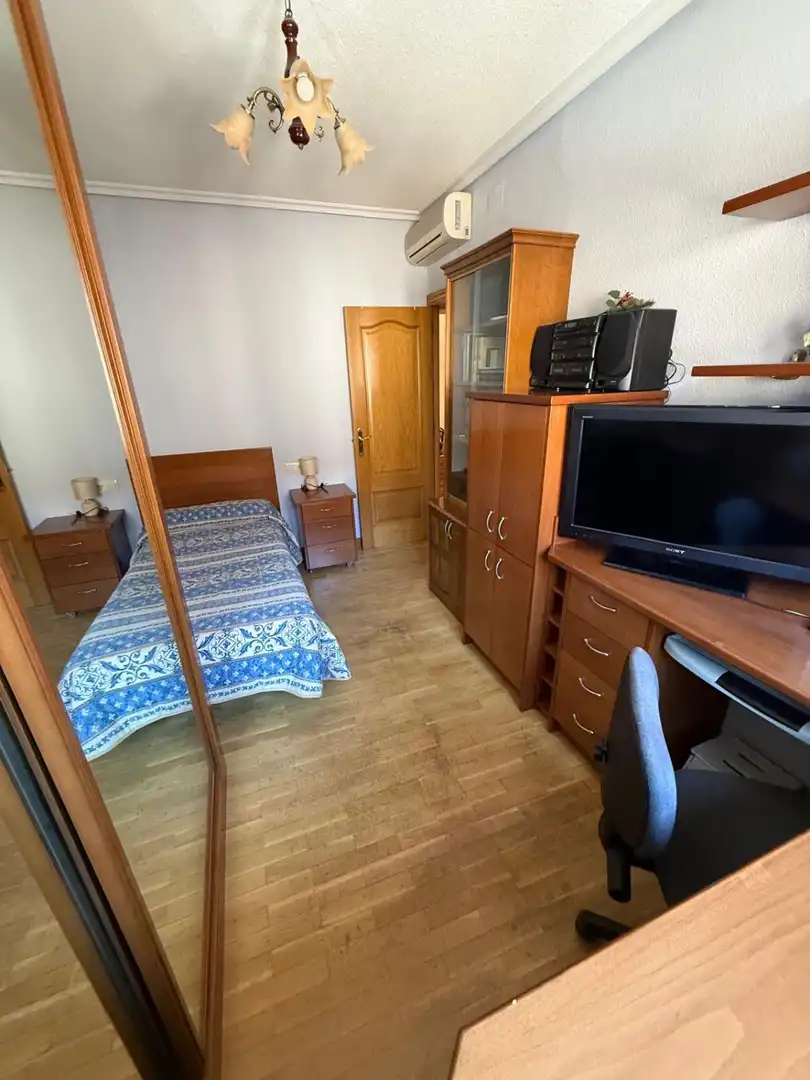 Bedroom of Flat for rent in Salamanca  with Air Conditioner, Heating and Parquet flooring