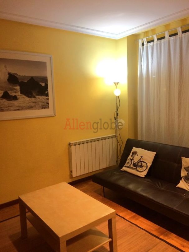 Habitación de Apartamento en venta en Oviedo  con Calefacción y Trastero