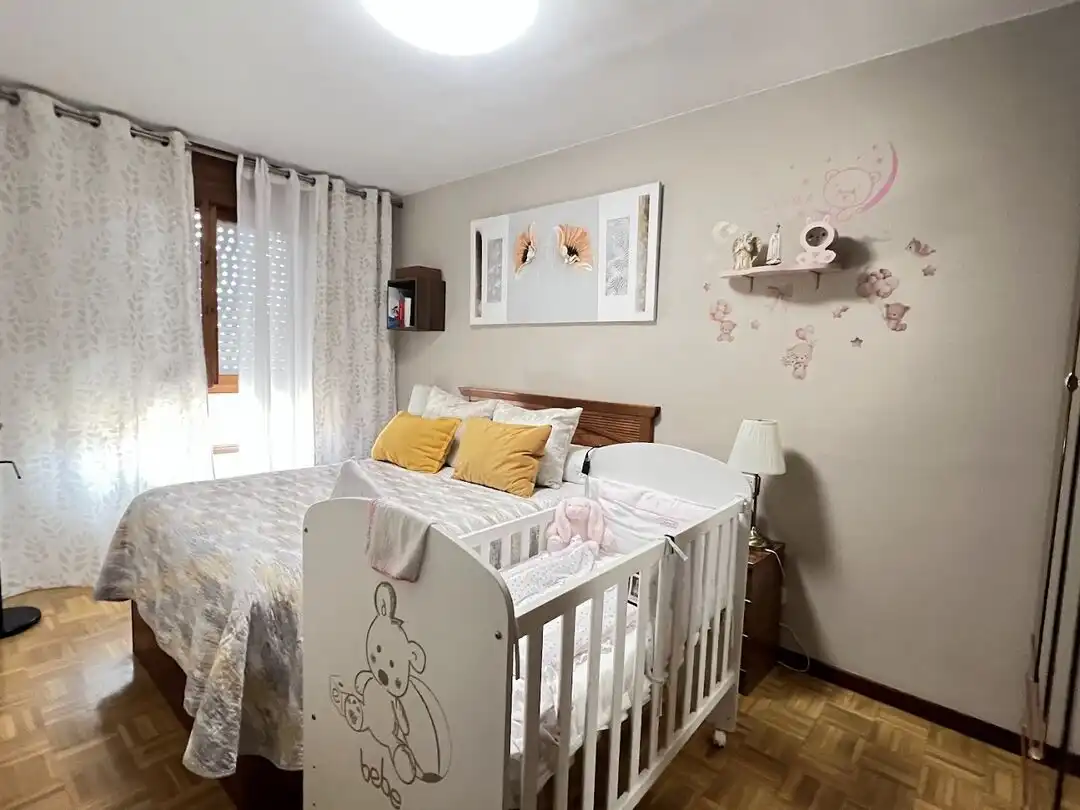 Dormitori de Apartament en venda en Siero amb Calefacció i Terrassa