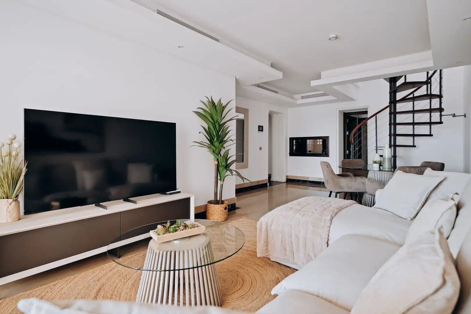 Sala d'estar de Àtic de lloguer en Estepona amb Terrassa