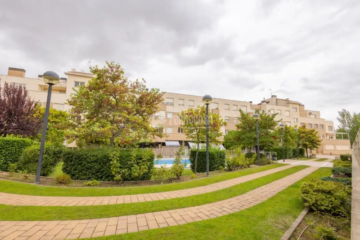 Exterior view of Flat for rent in Santa Marta de Tormes  with Air Conditioner, Heating and Community pool