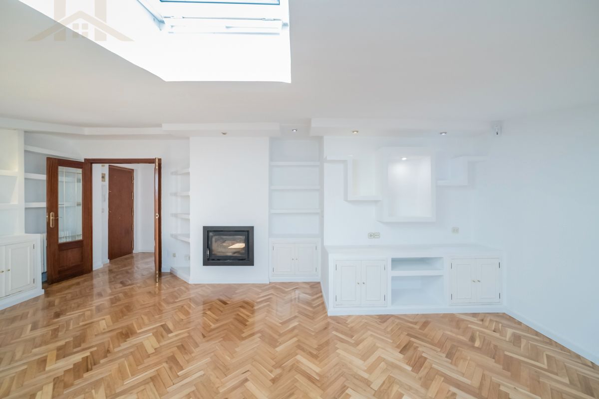 Sala d'estar de Àtic en venda en Pozuelo de Alarcón amb Aire condicionat, Calefacció i Terrassa