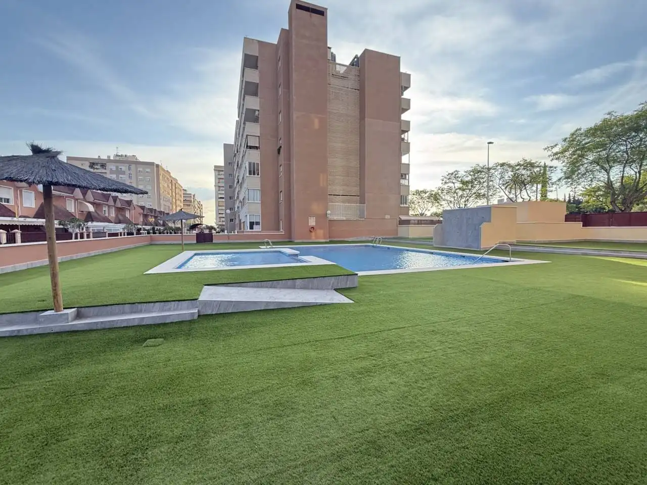 Piscina de Dúplex en venta en Elche / Elx con Aire acondicionado, Terraza y Trastero