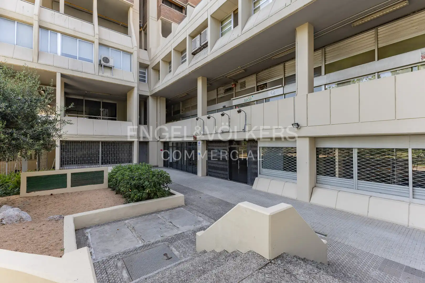 Vista exterior de Oficina en venta en Esplugues de Llobregat
