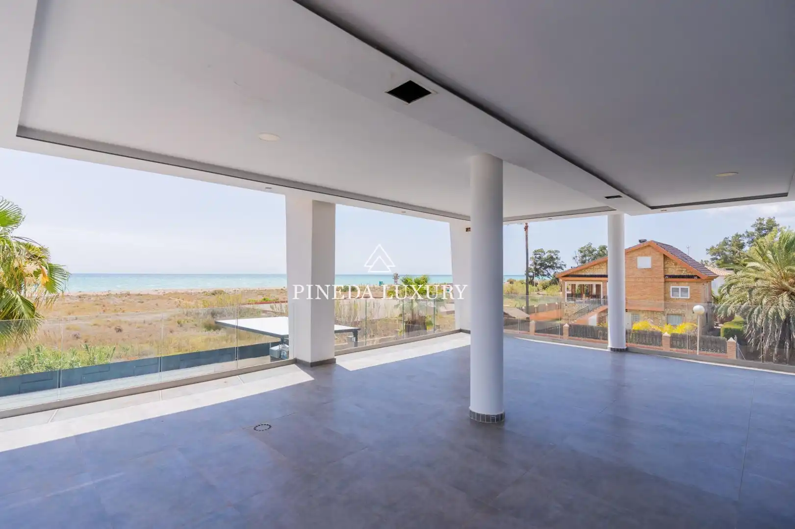 Houses for sale in Calle Sagunto, Corinto - Almarda