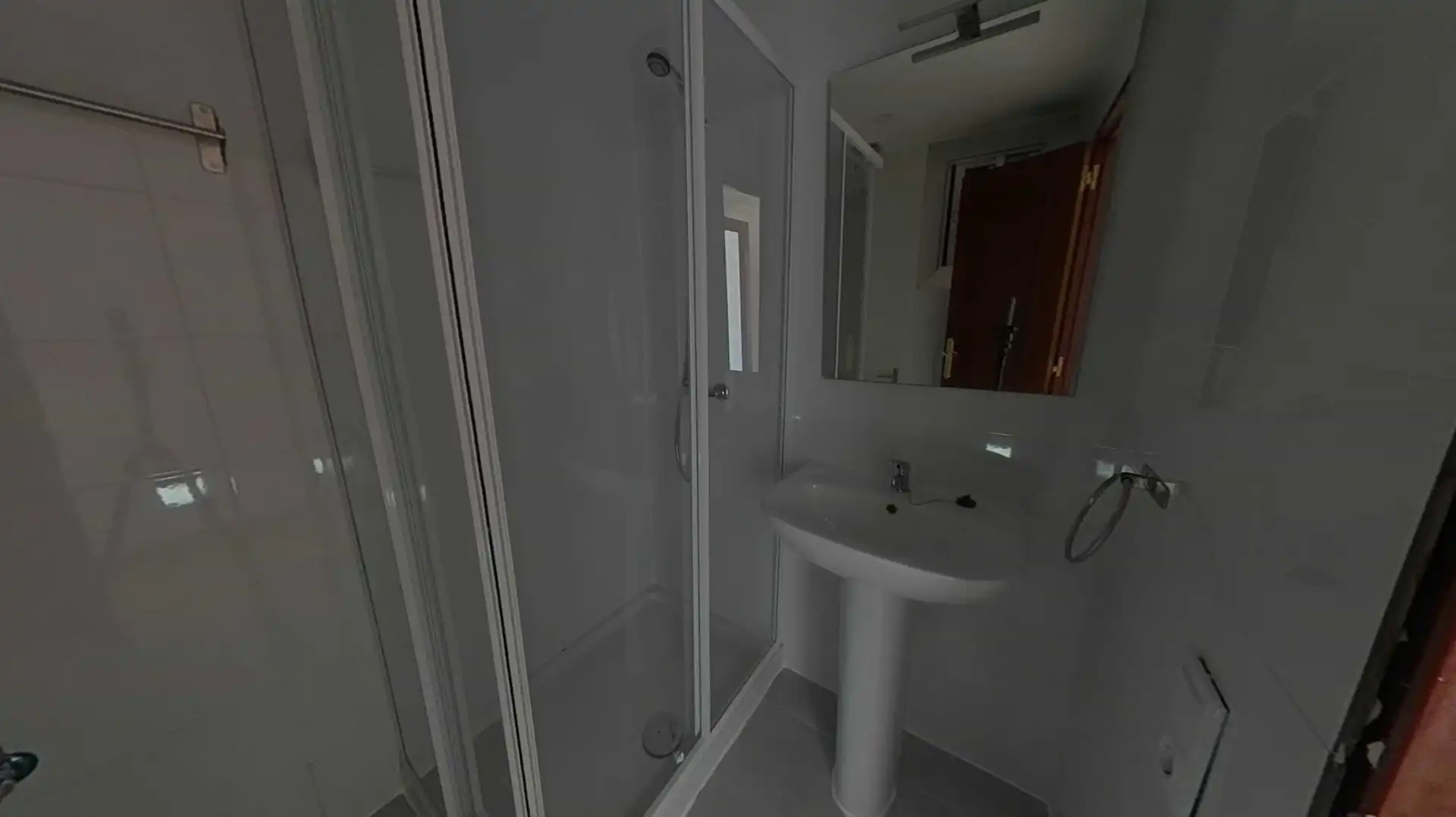 Bathroom of Flat for sale in Zaragoza  with Heating, Parquet flooring and Oven