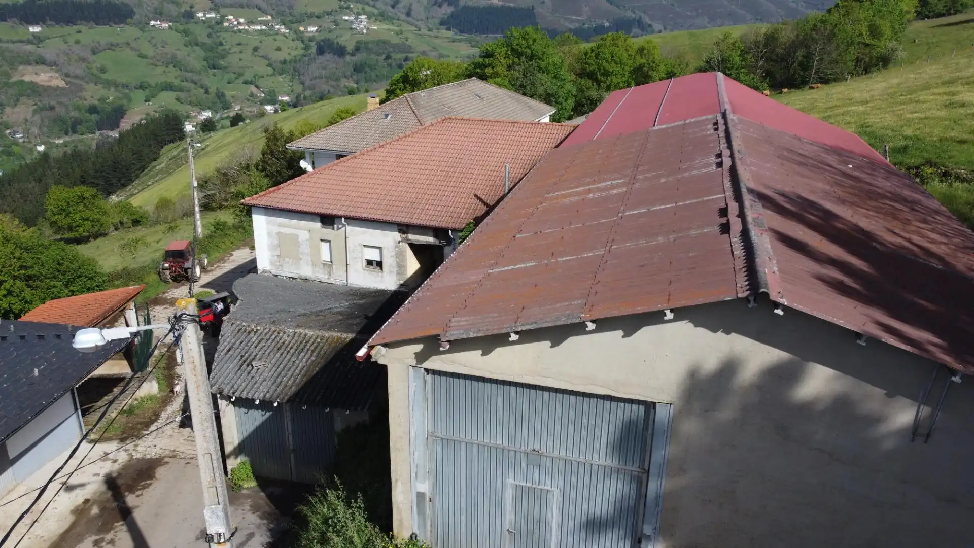 Vista exterior de Casa o xalet en venda en Cangas del Narcea amb Calefacció, Terrassa i Moblat