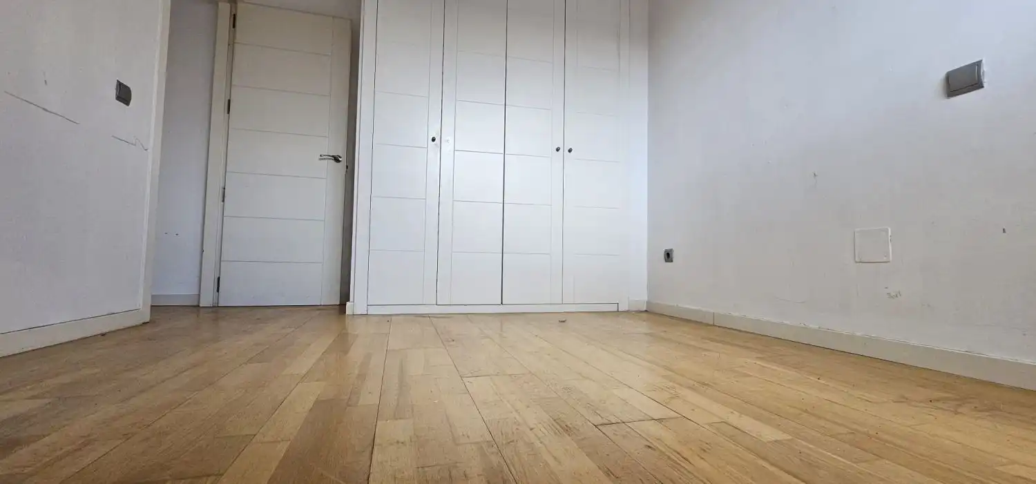 Habitación de Piso en venta en Velilla de San Antonio con Aire acondicionado, Terraza y Trastero