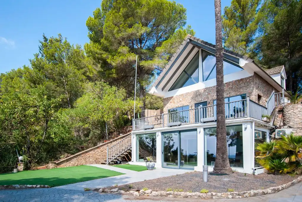 Chalet con piscina en venta en Mestral
