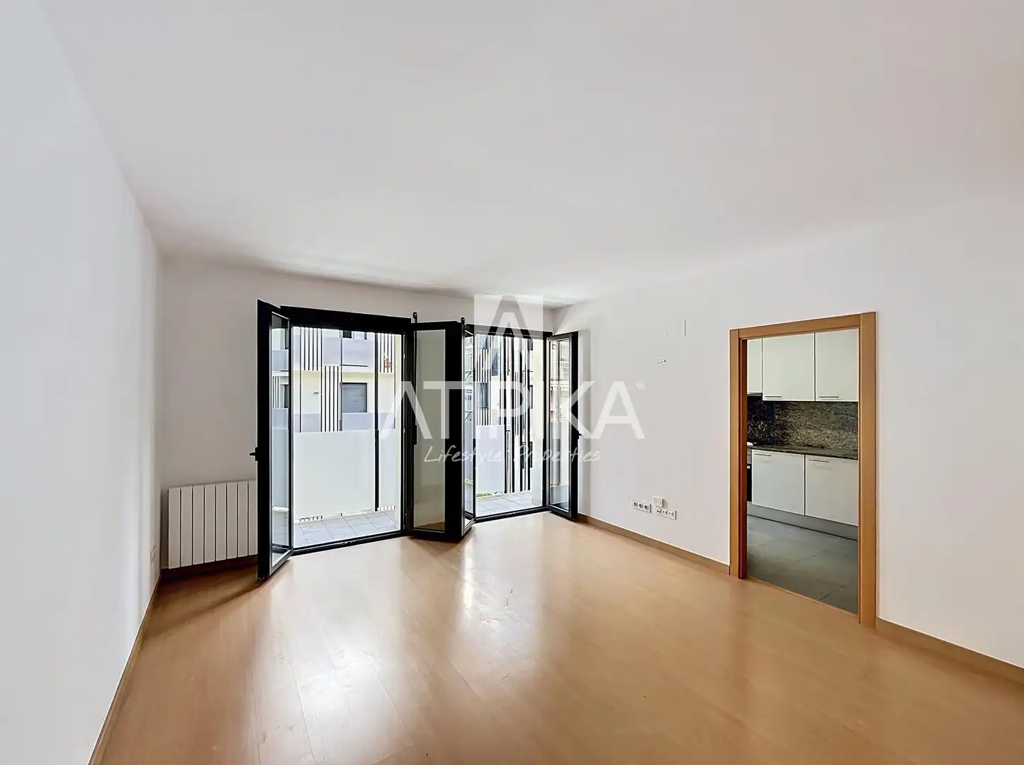 Exterior view of Flat for sale in L'Hospitalet de Llobregat  with Heating, Parquet flooring and Terrace