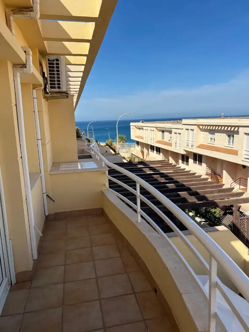 Vista exterior de Casa adosada en venta en Melilla con Aire acondicionado, Jardín privado y Terraza