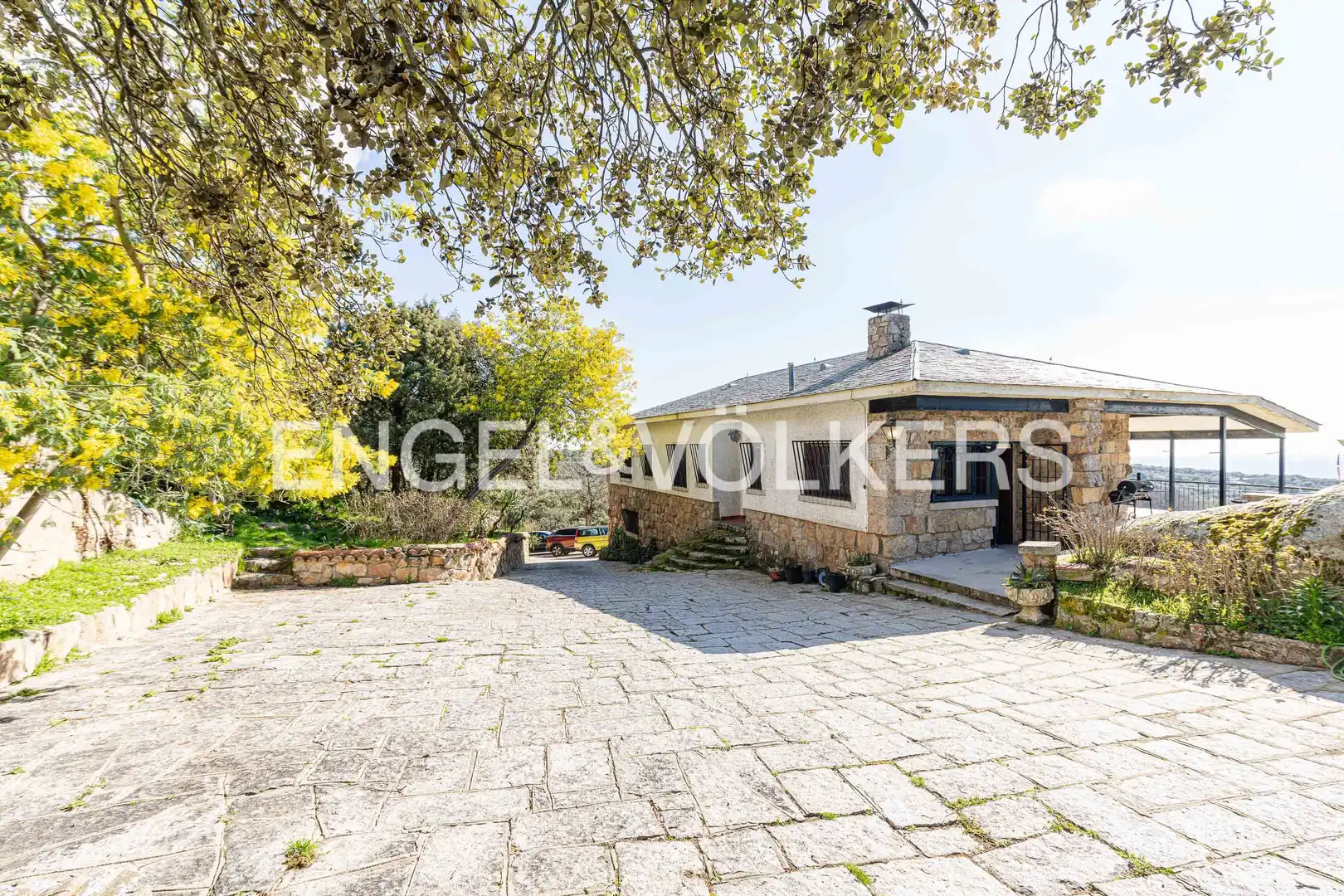 Exterior view of Houses for sale in Hoyo de Manzanares  with Air Conditioner, Heating and Private garden