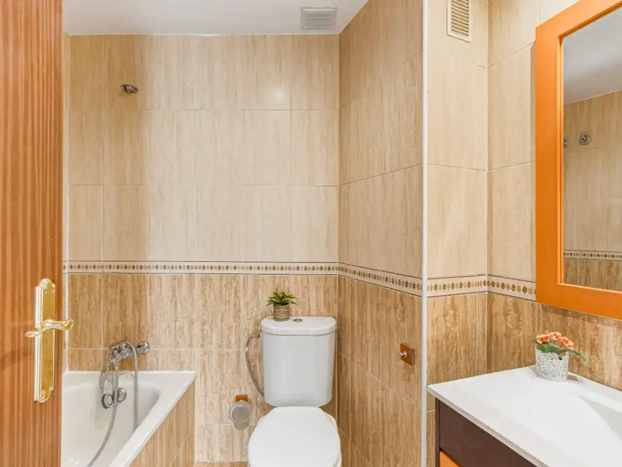 Bathroom of Flat for sale in Mijas  with Air Conditioner and Terrace