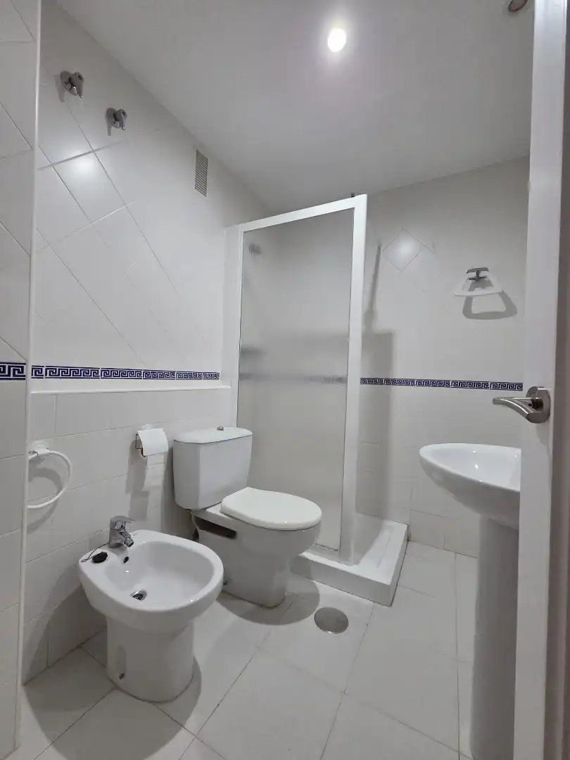 Bathroom of Flat for rent in Badajoz  with Air Conditioner, Heating and Terrace