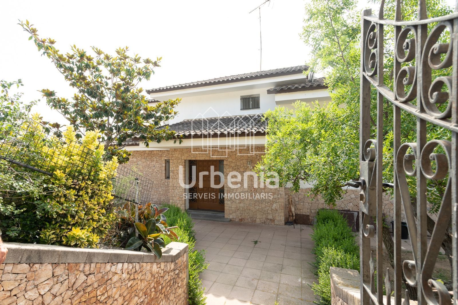 Vista exterior de Casa o xalet en venda en Arenys de Mar amb Calefacció, Terrassa i Piscina