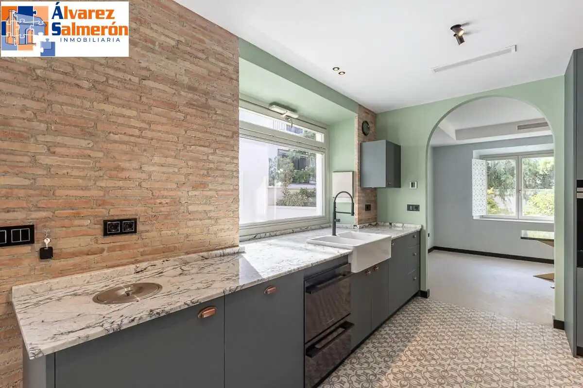 Cuina de Casa o xalet en venda en Granada amb Aire condicionat, Jardí privat i Terrassa