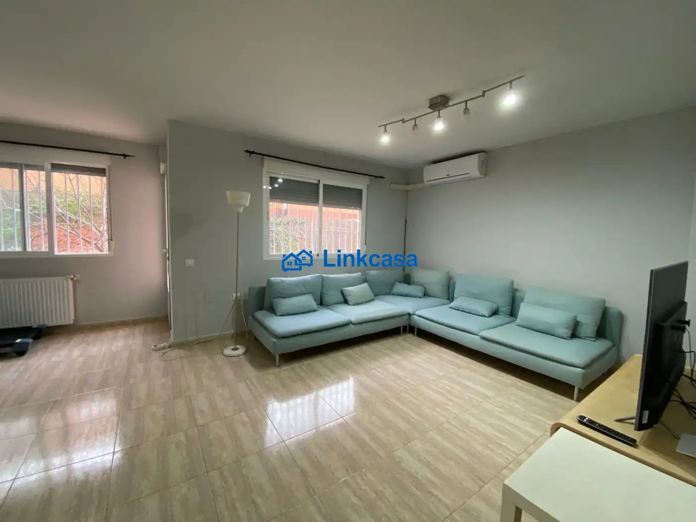 Sala d'estar de Casa adosada en venda en Seseña amb Aire condicionat, Calefacció i Jardí privat