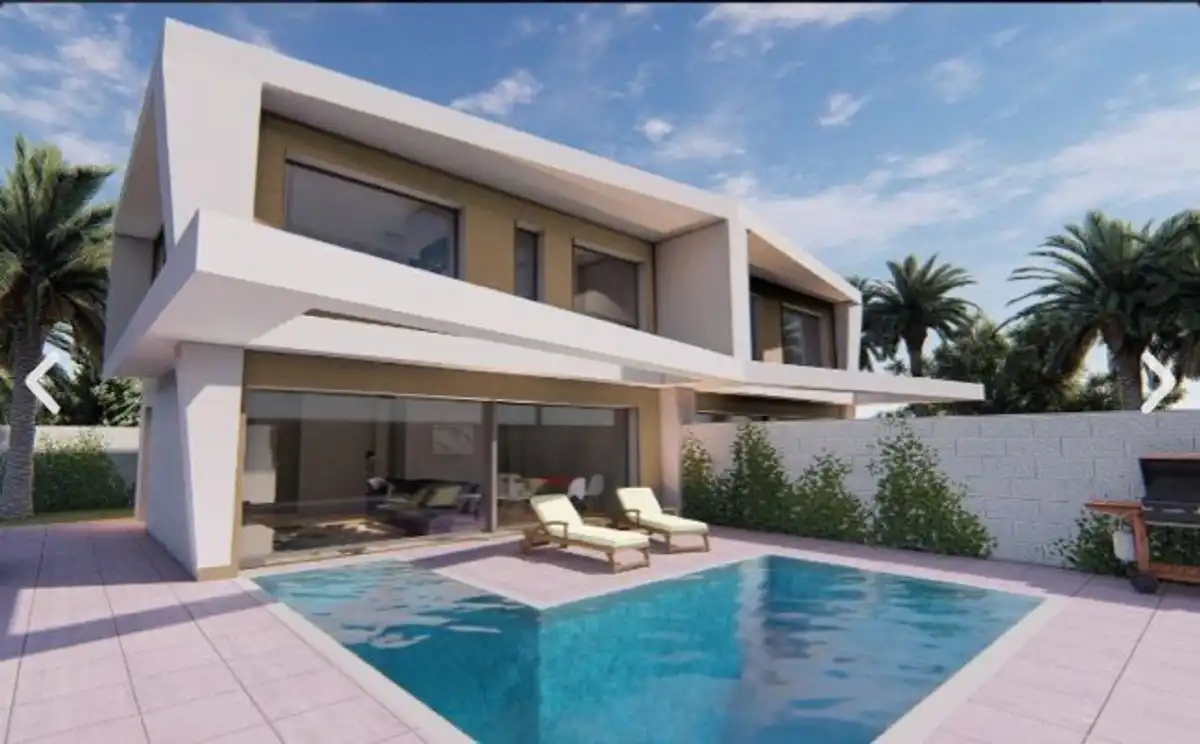 Casa aparellada en venda a Carrer de Xipre
