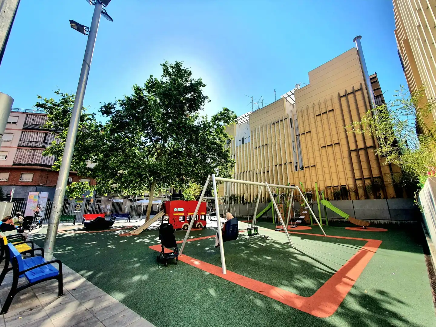 Außenansicht von Büro zum Verkauf in L'Hospitalet de Llobregat mit Klimaanlage, Abstellraum und Alarm