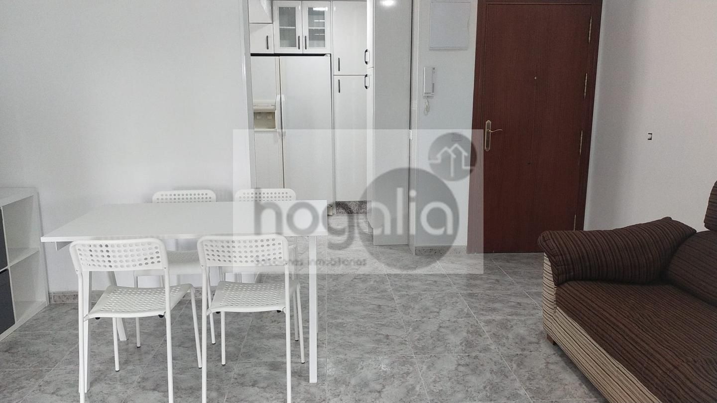 Cocina de Piso de alquiler en  Sevilla Capital con Aire acondicionado y Amueblado