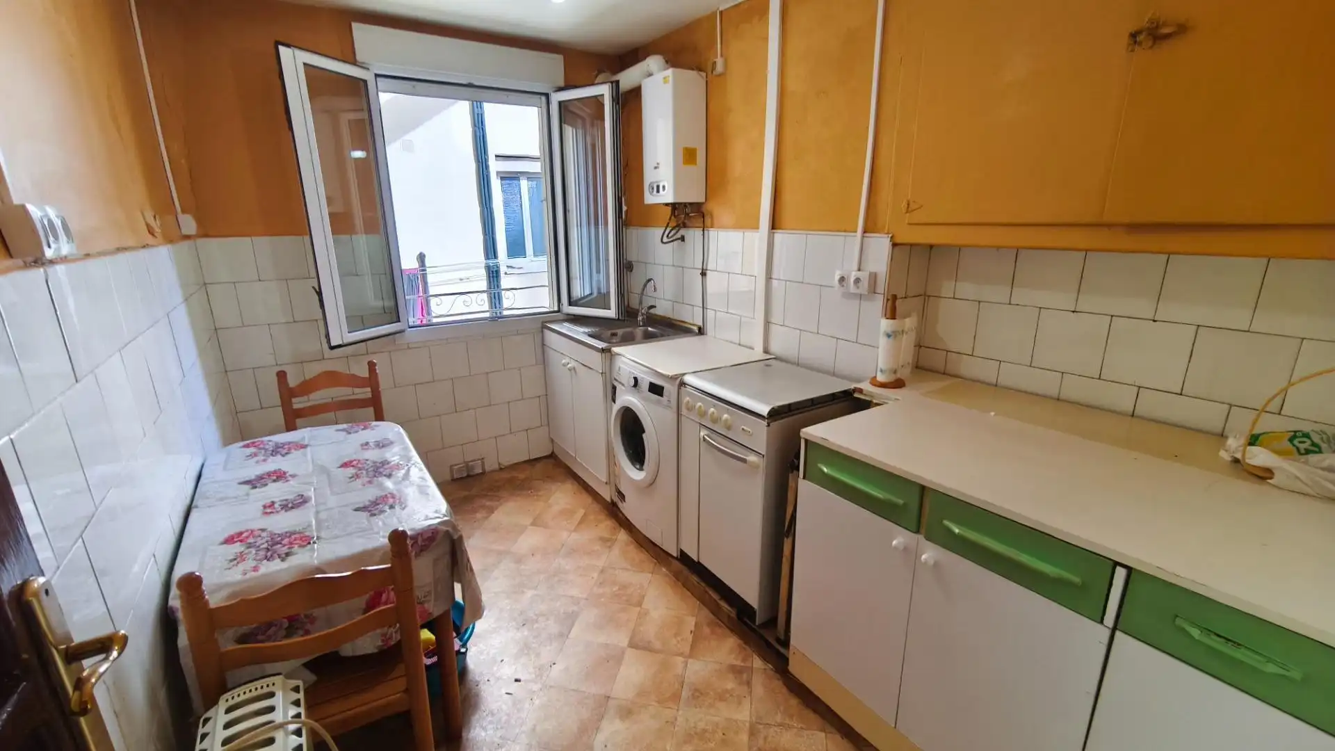 Cocina de Piso en venta en Vitoria - Gasteiz con Calefacción, Parquet y Trastero